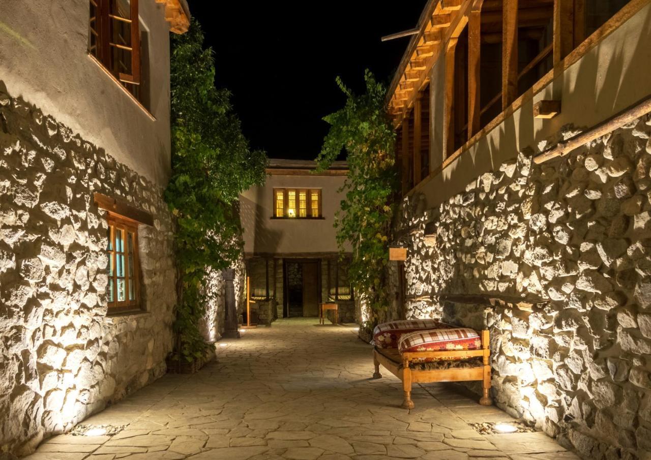 Serena Khaplu Palace Exterior foto